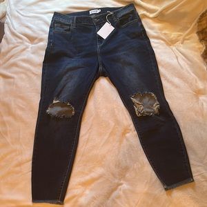 Ms. Cello Skinny Cropped Distressed Jeans Size 16